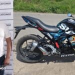 Policía de Huejotzingo asegura cuatro vehículos con reporte de robo y detiene a dos personas