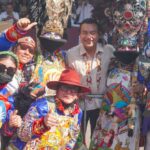 Segundo día de carnaval de huejotzingo 2026: La puesta en escena más grande del mundo reúne a miles de visitantes.